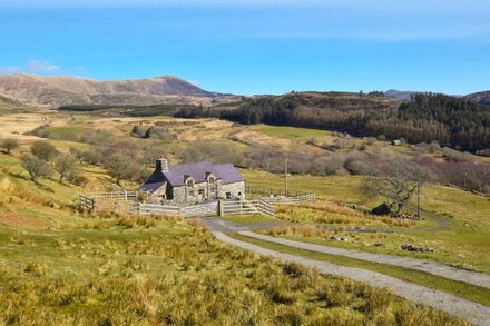 Bwthyn Sylfaen in the beautiful Barmouth