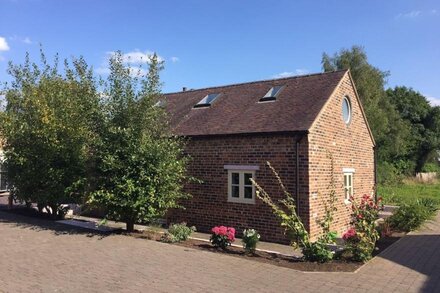 The stables fully loaded converted barn dog/horse sleeps 8 4 beds /sofa/zbed/cot