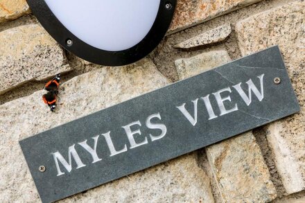 MYLES VIEW, pet friendly, country holiday cottage in Pendeen