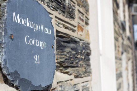 MOELWYN VIEW COTTAGE, pet friendly, with open fire in Llan Ffestiniog