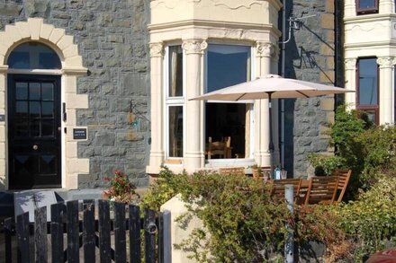 SAND DUNE SEA VIEW APARTMENT IN BARMOUTH