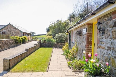 FERNGULLY, country holiday cottage, with a garden in St Columb Major