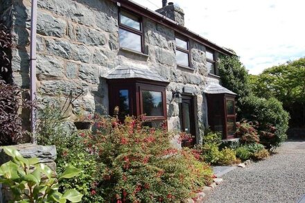 HENBORTH MAWR COTTAGE TALYBONT