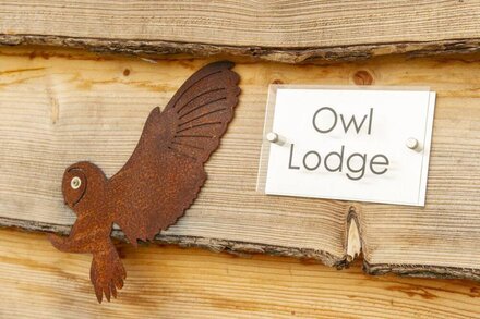 OWL LODGE, family friendly, with hot tub in Wedmore