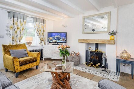 Beautiful boutique self-catering cottage with wood burner, parking & EV charger.