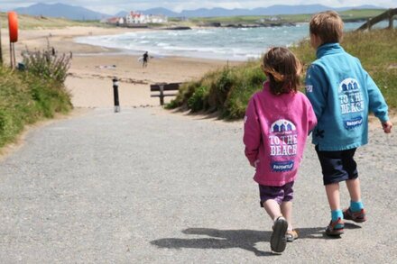 Lakeview: Stylish pet-friendly holiday home for 8 guests in Rhosneigr