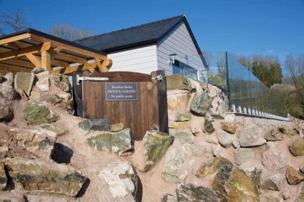 Luxury Beach Bothy Overlooking Sea with Private Direct Beach Access