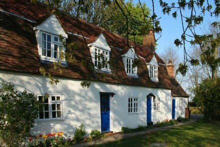 The Wobbin, Remote, Comfort, Sea Views and the beautiful Essex Marshes