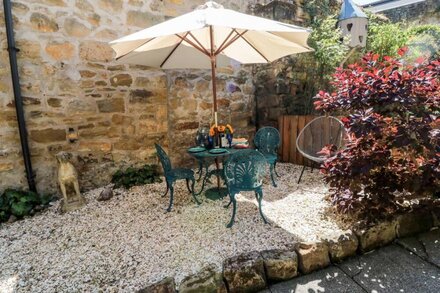 BEALS YARD, pet friendly, luxury holiday cottage in Alnwick