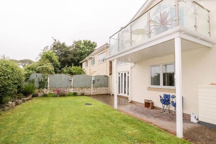 2 CAE MATTW, pet friendly, with open fire in Betws Yn Rhos