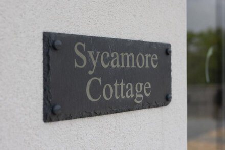 Sycamore Cottage with private Hot tub