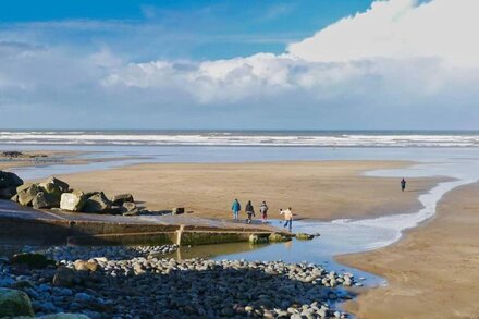 Family Holiday Home 3 Bed 2.5 Bath Free WIFI 10 mins walk to Westward Ho Beach