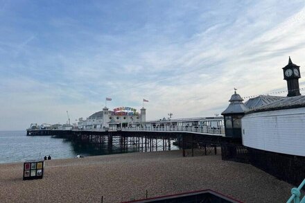 Newly Renovated Central 99 steps to the Sea