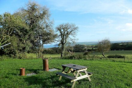 Stunning sea and mountain views near Cwm yr Eglws.  Perfect  for a winter break