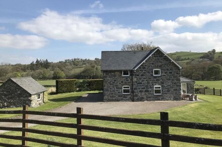 Farmhouse With Magnificent Countryside Views, Peaceful and Spacious