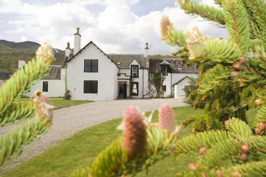 Large 7-bedroom Scottish house sleeping up to 15 in beautiful Highlands setting