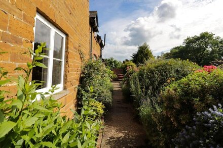 HILL HOUSE FARM, pet friendly in Nether Heyford, Northamptonshire