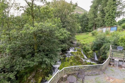 DYFI COTTAGE, pet friendly, character holiday cottage in Dolgellau