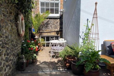 Picturesque Seaside Cottage Next to Viking Bay Broadstairs