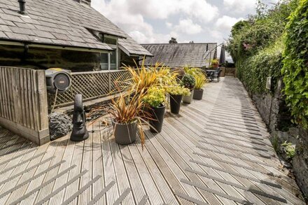 THE SAIL LOFT, family friendly, country holiday cottage in Porthmadog