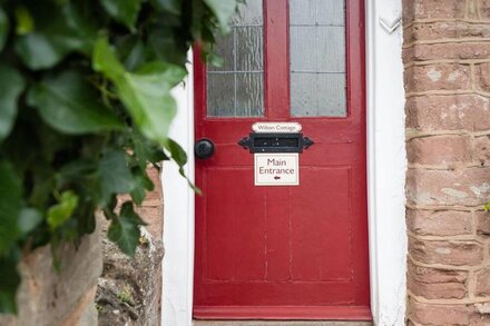 Luxury 2 bedroom cottage overlooking the River Wye