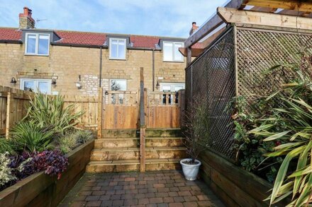 TAWNY COTTAGE, pet friendly, with hot tub in Seamer, North Yorkshire