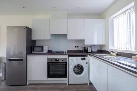 Lovely brand new 3 bedroom city centre house with garden