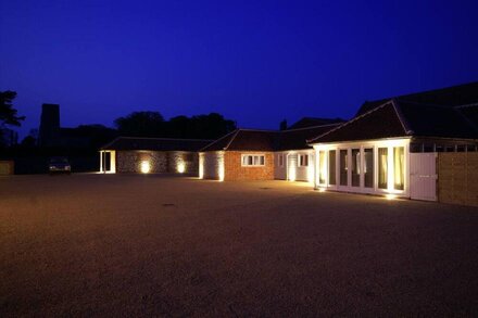 Five Star, Gold Awarded, Barn Conversion In Beautiful Norfolk Hamlet