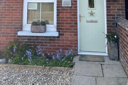 Cosy Coastal Victorian Terrace-Dogs Welcome