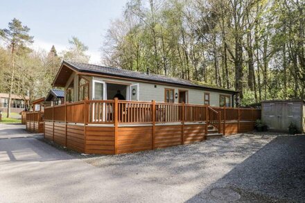 LAKE ESCAPE, pet friendly, with a garden in Troutbeck Bridge