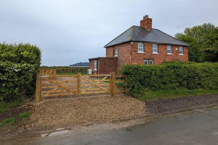 2 LANE END COTTAGES in Coniston, East Riding Of Yorkshire