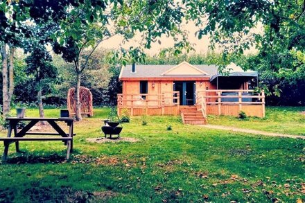 Owl Lodge With Hot Tub, Sauna and Treatments