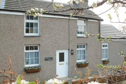 GLYN SARON BEAUTIFUL COTTAGE IN BRYNCRUG VILLAGE