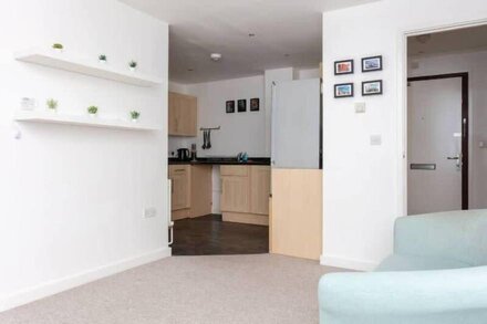 Bright & Airy 1 Bedroom Apartment in Trendy Peckham