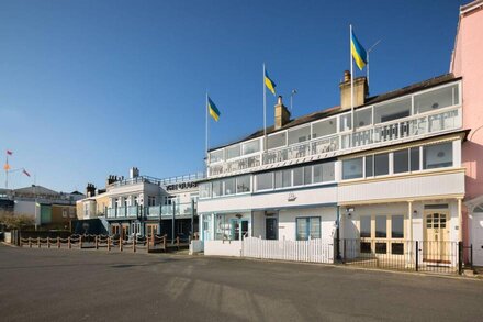 Luxury waterfront accommodation on The Parade, Cowes