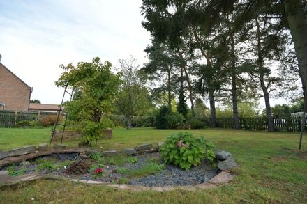 Hare Lodge - attractive bungalow, the historic inland resort of Woodhall Spa.