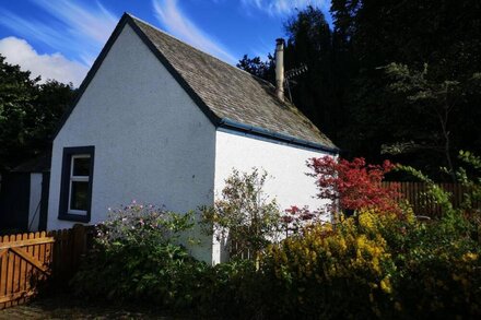 Private Cottage Bothy near Loch Lomond & Stirling