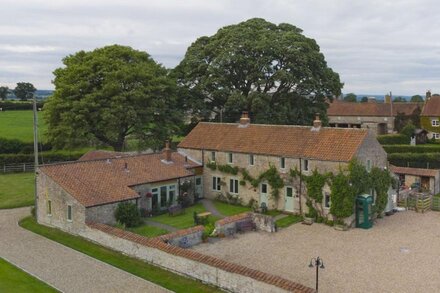 Sproxton Hall Cottages - A hidden gem near Helmsley,  for 17 guests  in beautiful countryside