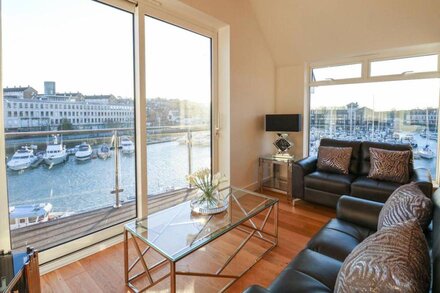 HARBOURSIDE HAVEN PENTHOUSE 1, family friendly in Weymouth