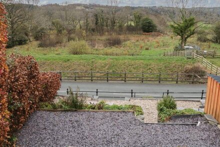 2 TAN Y FEDW, pet friendly, country holiday cottage in Trefriw