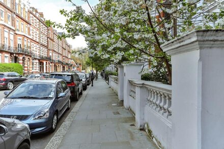 Stunning  modern  1 bedroom flat in South Kensington