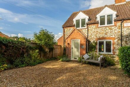 Cherry Tree Cottage is a delightful modern semi-detached cottage