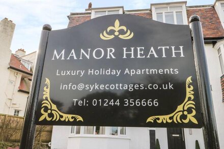 MANOR HEATH APARTMENT 1, pet friendly in Scarborough