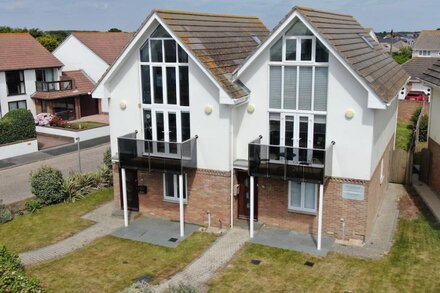 Views of the Sea and Isle of White, Luxury House, private garden