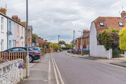 Beautiful, bright and contemporary two bedroom cottage in the heart of Deal