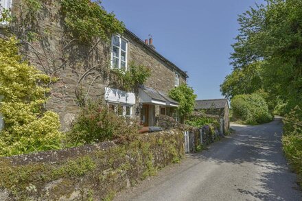 1 GABBERWELL COTTAGES, pet friendly, with open fire in Kingston