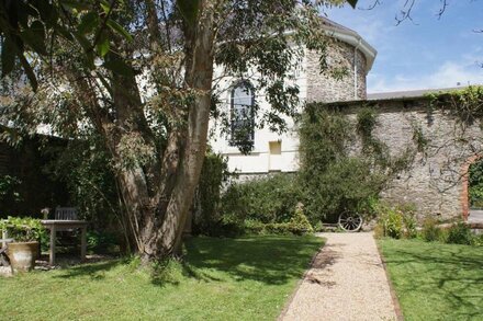 THE MUSIC ROOM, romantic, luxury holiday cottage in Aveton Gifford