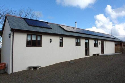 BARN VIEW, pet friendly, country holiday cottage in Welcombe Mouth