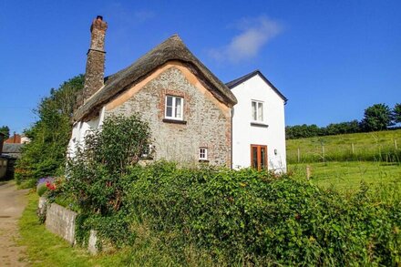 WEST HENSTILL HOUSE, pet friendly, with open fire in Sandford, Devon