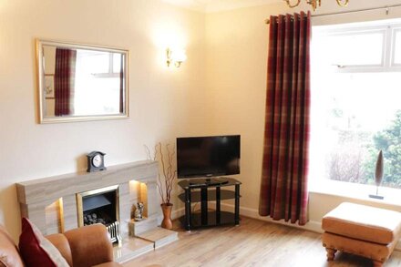 CHERRY FIELDS, pet friendly, with a garden in Bolsover